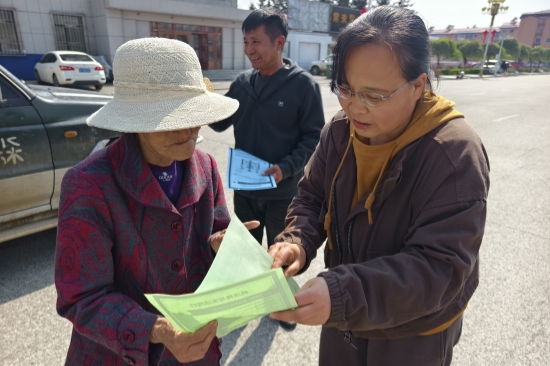 “典”亮綠色林海  法治護(hù)航生態(tài)營(yíng)林處多措并舉開展民法典宣傳活動(dòng)（4）.jpg