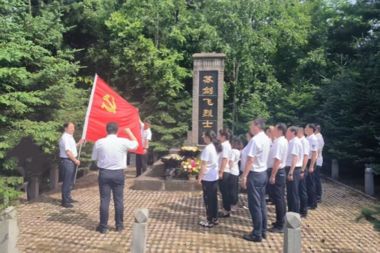 傳承紅色基因 筑牢紀(jì)律防線 大川林場(chǎng)與物資公司黨支部聯(lián)合開展慶“七一”主題教育活動(dòng)（3）.jpg